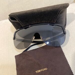 Tom Ford Shield Sunglasses black/gold TF560 w/ case
